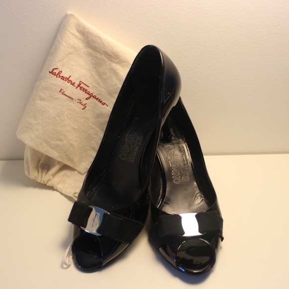 SOLD📍Classically beautiful Ferragamo shoes. - Picture 3 of 9